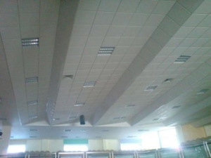 PLAFOND : ACOUSTIC TILE 0.60M X 0.60M
