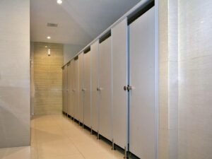 Distributor Partisi Cubicle Toilet Phenolic